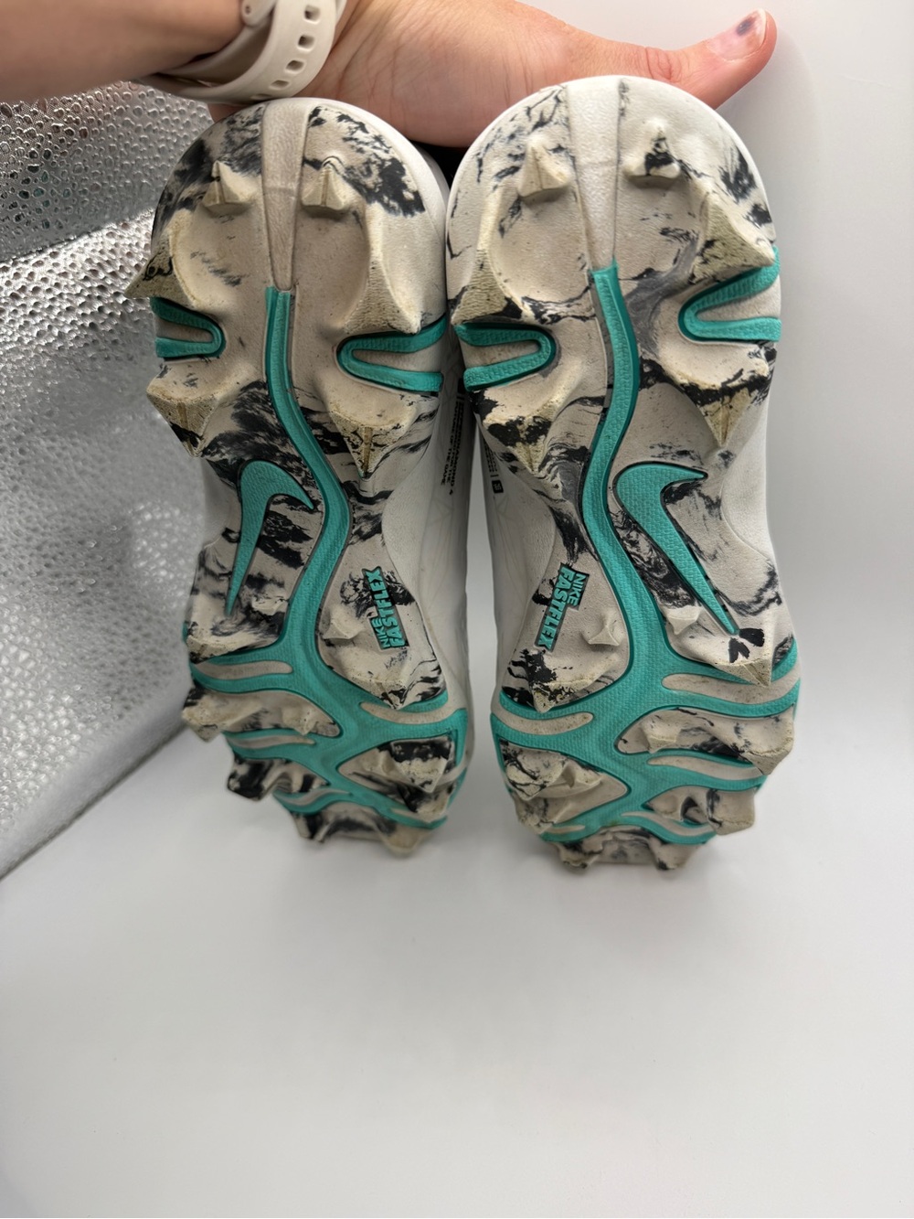 Nike fast track softball cleat- girls -White & Teal Low-Top Athletic Cleats - Picture 5 of 6